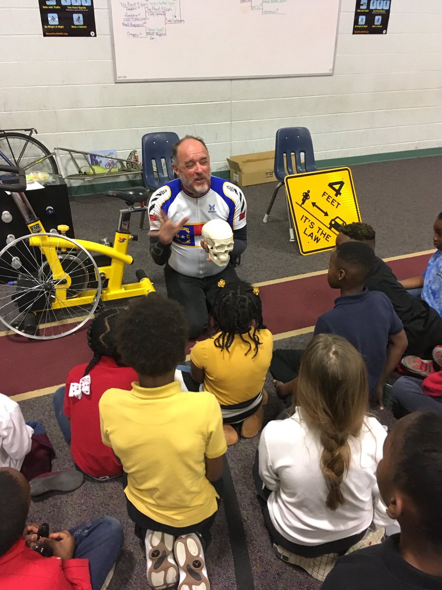 Scienceguyfritz's tweet photo. Having a blast @SuggBundy Science Day!  The whole community out to celebrate science education.  Shout our to @AliSetser1 and her faculty for all their hard work to make a fun and educational day for all. https://t.co/0Q9bp3qS37