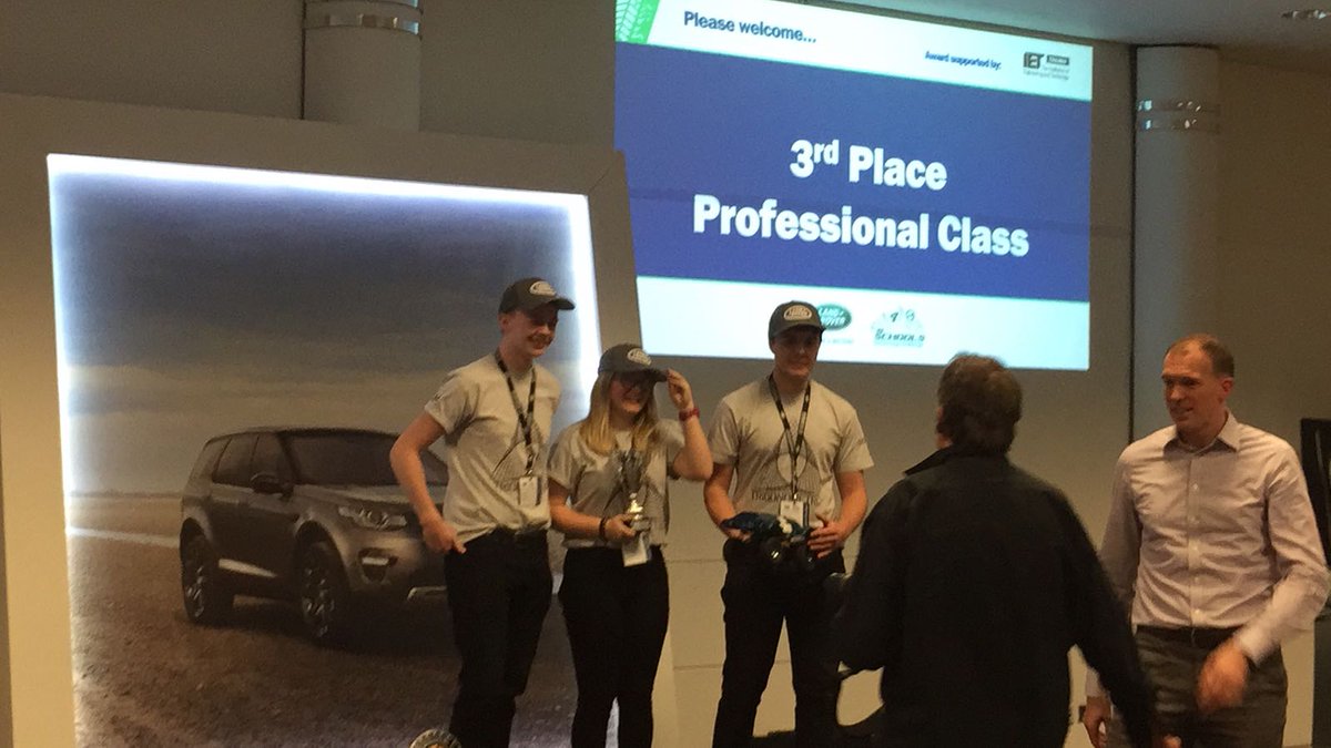 4x4inSchoolsUK's tweet photo. 3rd Place in the UK Professional Class supported by @TheIET are Trigonometric from @SpaldingGrammar #thirdplace #podium #ukfinal #roadtoworldfinals #winners https://t.co/Y5f7EJyqWq