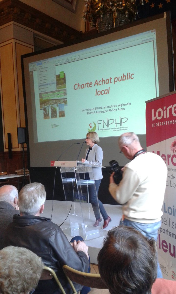 hortis_fr's tweet photo. Remise des prix du fleurissement de la Loire: la #fnphp présente la charte de l'achat local🌹🌲 https://t.co/IXI1G6AklE