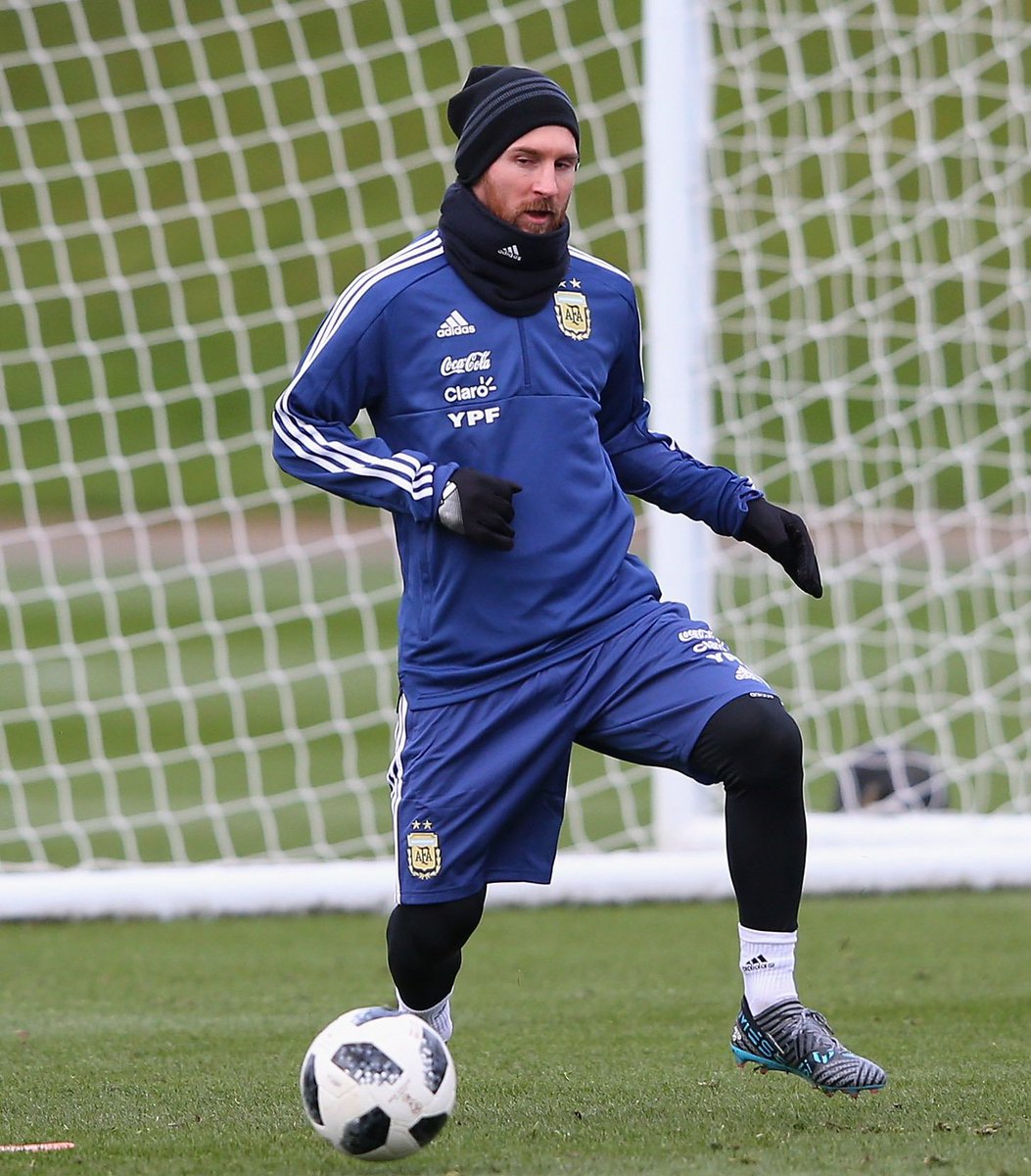 DDLCancha's tweet photo. #Argentina | Lionel #Messi padece una sobrecarga muscular, y no será de la partida hoy ante #Italia
Su reemplazante sería #LoCelso o #Banega https://t.co/qXL5cYgiMk