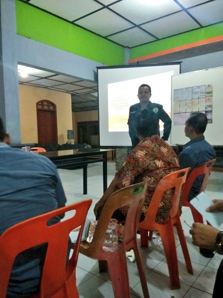 Reef_H_ID_3515's tweet photo. Sekali lagi bukan karena tak kenal waktu ya.. jika #PendampingDesa memfasilitasi #PadatKaryaTunai sampai larut malam.
@jokowi
@EkoSandjojo 
@taufikmadjid71 
@anwsanusi 
@fachrilabalado 
@DewantoAndry 
@P3MDSidoarjoKab https://t.co/FV3u1VdUhi