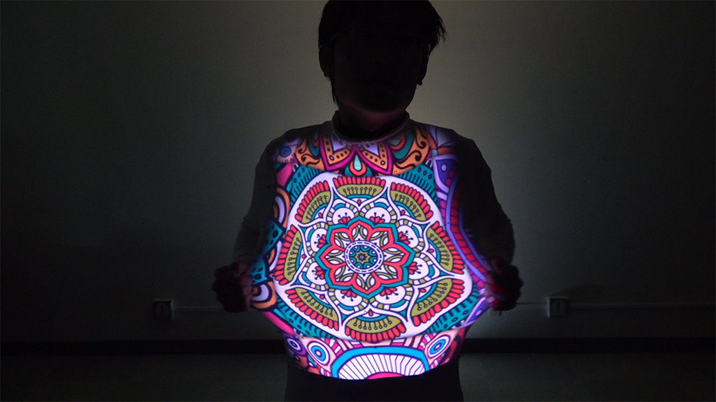 LBaleydier's tweet photo. Superbe ! Projection d'un costume animé sur un danseur https://t.co/fEiBBx2qvC https://t.co/jqd7h8yaIv
