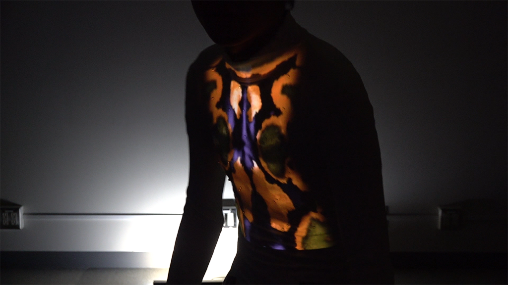 LBaleydier's tweet photo. Superbe ! Projection d'un costume animé sur un danseur https://t.co/fEiBBx2qvC https://t.co/jqd7h8yaIv