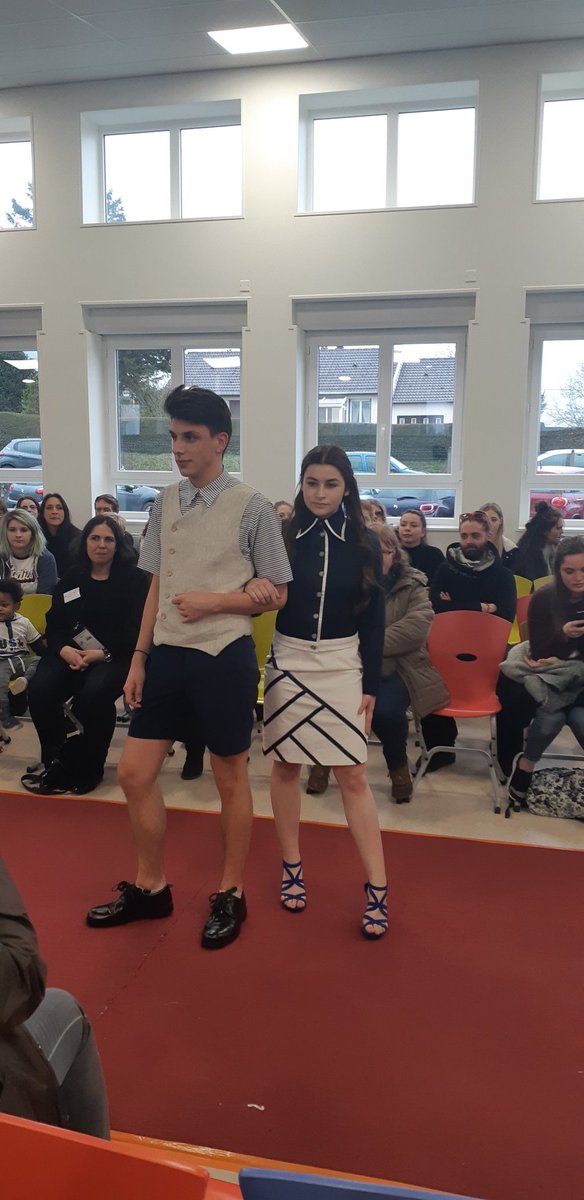 LMThomasPesquet's tweet photo. Les élèves de la Mode et de l'Habillement défilent aux Portes Ouvertes des lycées #LesSapins et #LaRoquelle.
Venez les voir demain à 11h00!!! https://t.co/9bL2lmMXr6