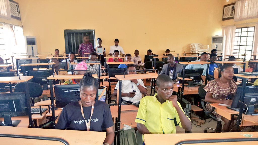 meetslick's tweet photo. What amazed me more was how the participants stood all through while there was no more space to sit #Passion #TheDriveToDevelop #StudyJam #MobileStudyJam 

Cc: @danfranc @jen_kohl @aniediudo @Olaiw0la @googleafrica @gdg https://t.co/DCX3Ki0FUW