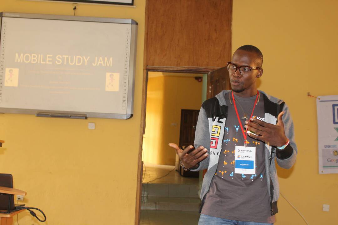 meetslick's tweet photo. What amazed me more was how the participants stood all through while there was no more space to sit #Passion #TheDriveToDevelop #StudyJam #MobileStudyJam 

Cc: @danfranc @jen_kohl @aniediudo @Olaiw0la @googleafrica @gdg https://t.co/DCX3Ki0FUW
