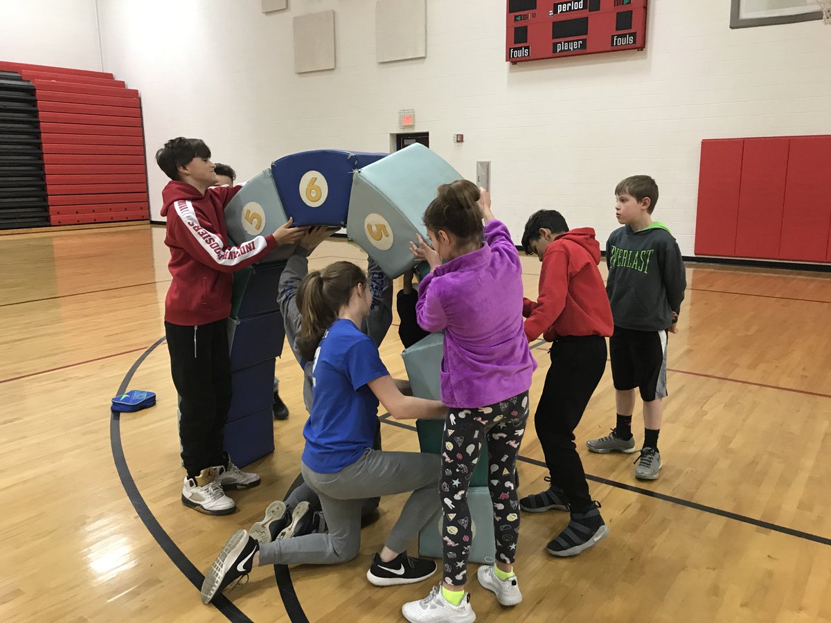 Heights325's tweet photo. 6th grade working together https://t.co/V4325xm3AL