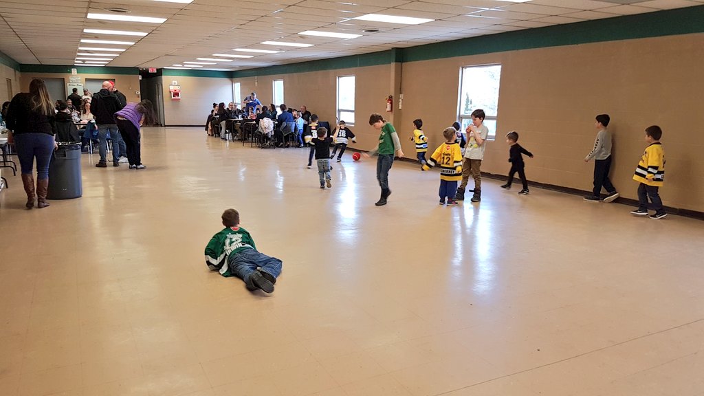 PelhamMHA's tweet photo. Busy night last night at the Pelham Arena.

Our Hockey School players had an end of season party upstairs which capped off a great first season of hockey!

Lots of @MossimosPizza consumed.

#tonsofsmiles
#fun
#thankscoachesandvolunteers https://t.co/hn9hY0e4e4