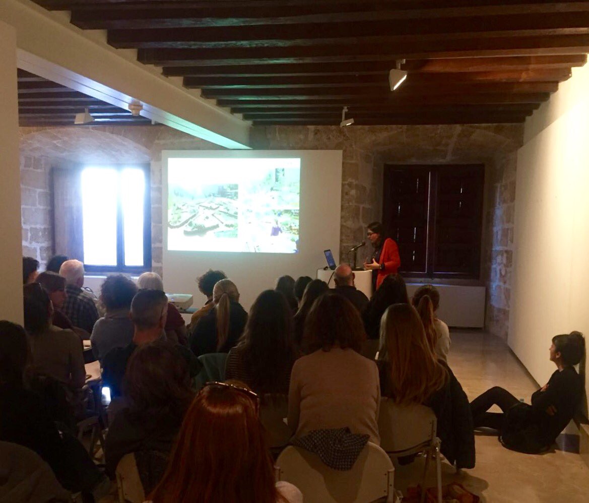 csolleric's tweet photo. Jornades #REMOBLAR . Avui al #CasalSolleric amb @tinacodina, Mireia Juan, Elena Climent i Cristina Florit https://t.co/9LTO7pzHTr