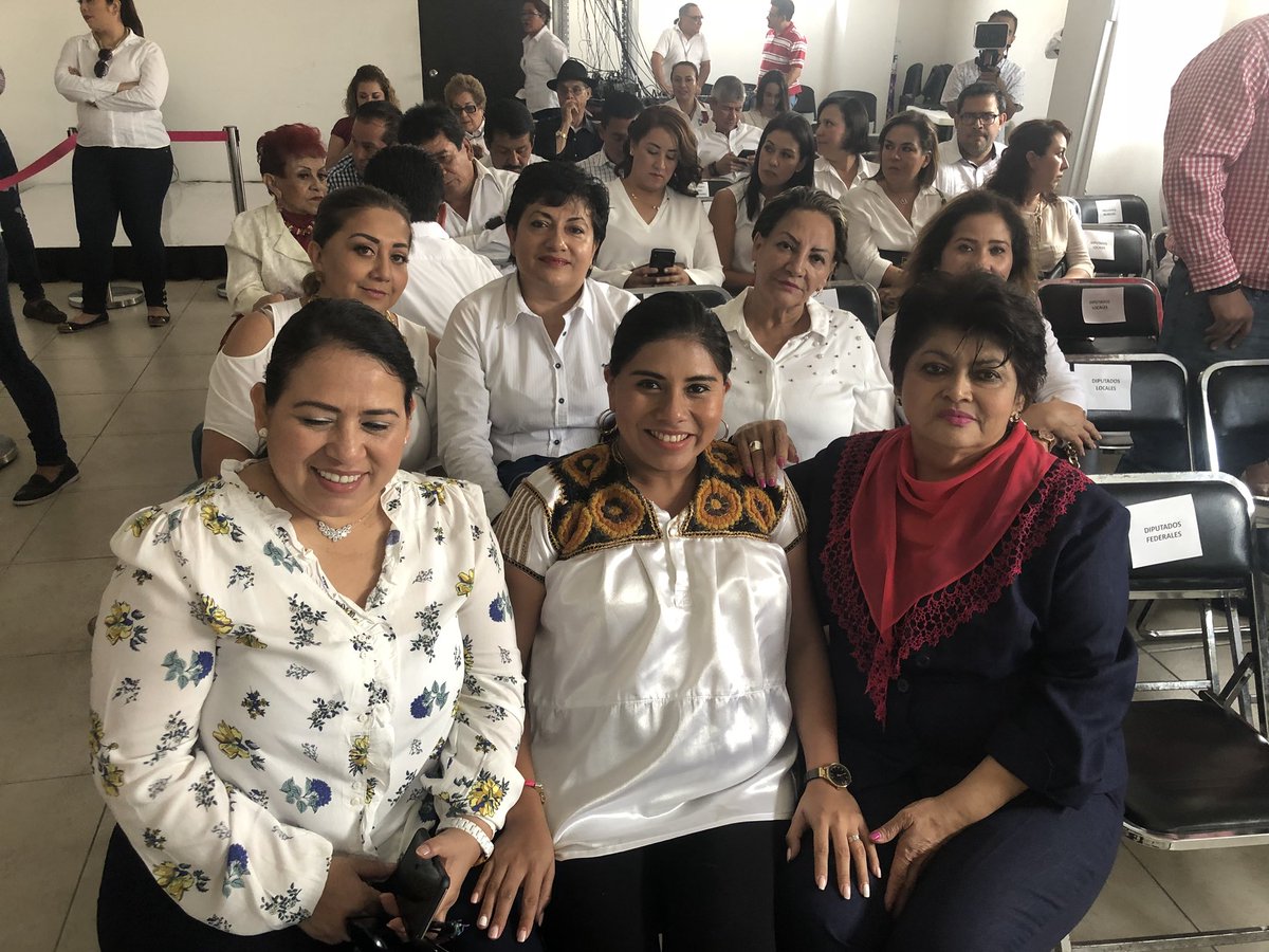 BrendaAHChiapas's tweet photo. Estamos list@s para el registro de nuestro Candidato @ralbores ¡VamosConTodo! Coalición #TodosPorChiapas #NiMeAsustoNiMeRajo @PRI_Nacional @EnriqueOchoaR https://t.co/QGwXbrZzpX