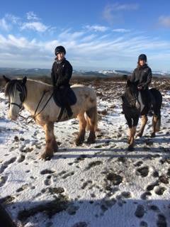 QuantockTrekkin's tweet photo. SNOWTIME!! @Quantockhills @EquineHour @SmrsetOutdoorNT @TOGWalks @Equitrekking @WellBeing_Mag @freerein_riding @horsefamilymag https://t.co/9sQBW9WNqP