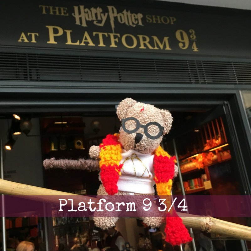 uw_eduabroad's tweet photo. #marchthisway A visit to London would be incomplete without a trip to Platform 9 3/4 - make sure you head to King's Cross station to take a picture in front of the platform barrier and take a look in the shop
#livelearnlondon #platform93/4 #hpgeneration #kingscross #travelgram https://t.co/v2N93iNHdS
