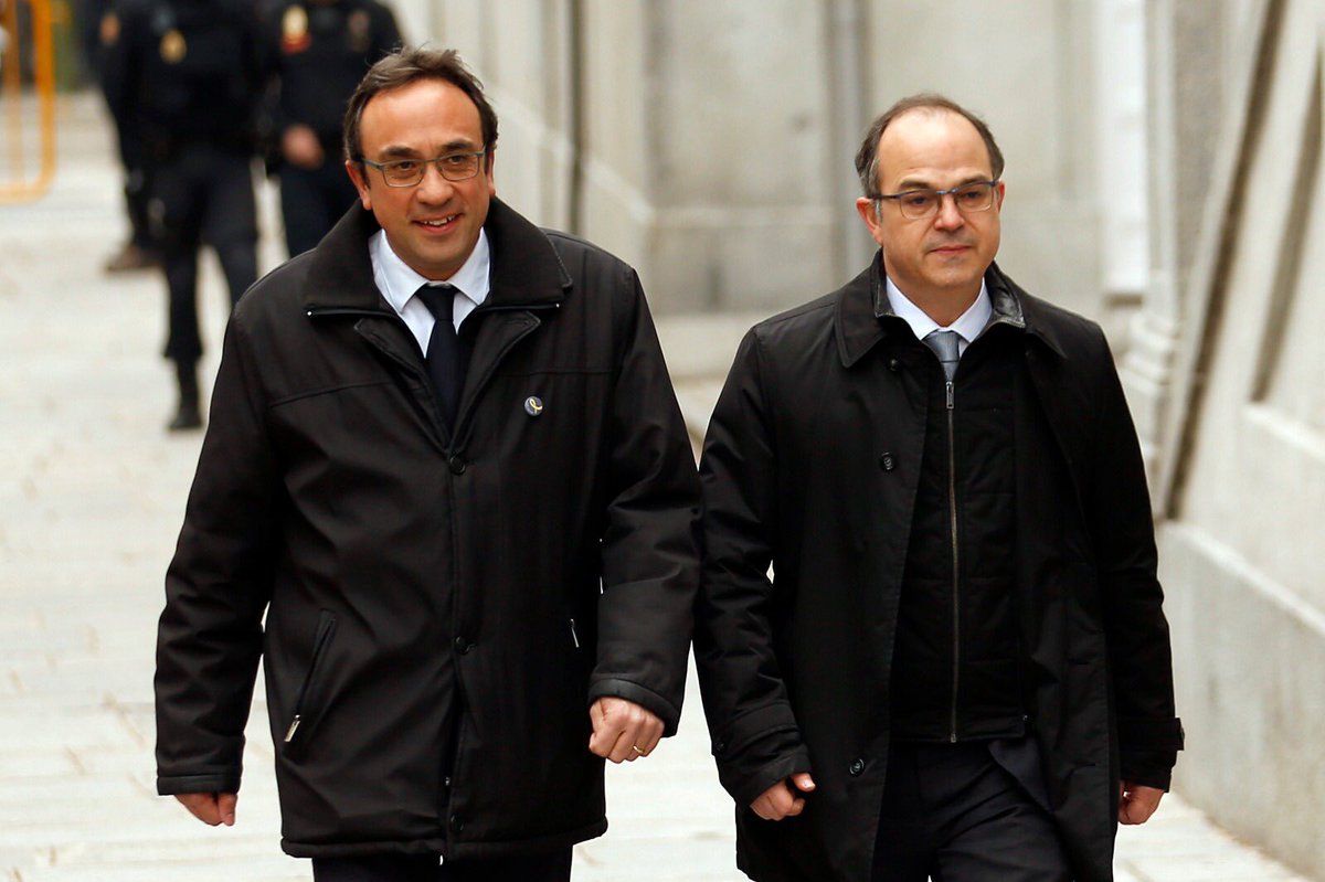 Dignitat, fermesa, convicció i compromís. Així és el pare dels
meus fills i així és com ens mantindrem #tossudamentalçats en la defensa de la nostra llibertat. Gràcies pel vostre suport i escalf #Seguim #llibertatpresospolitics i retorn del Govern a l’exili