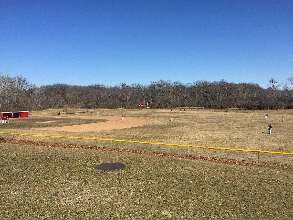 VandyATC's tweet photo. @VCLBaseball enjoying some practice in the sunshine! https://t.co/Iqeb3sm2gP