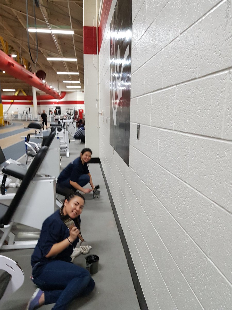 VolunteerCanada's tweet photo. @VisaCA volunteered at @VarietyVillage by painting! They also learned about accessibility through sport! #givingback https://t.co/KCaqNcCPeG