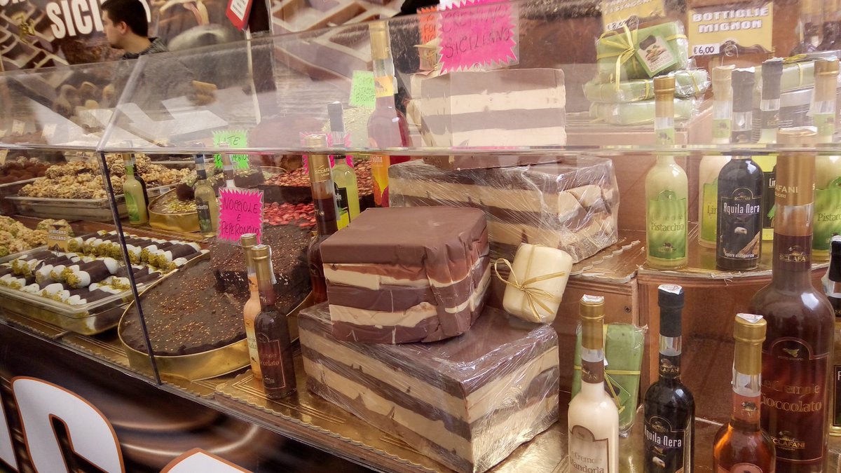 roberta_melis's tweet photo. #corsoeat La Festa del #cioccolato artigianale a #Cagliari fino al 25 marzo. Troverete delle vere opere d'arte, che farete sparire senza rimorso ^_^ https://t.co/lAlQQcXRdI