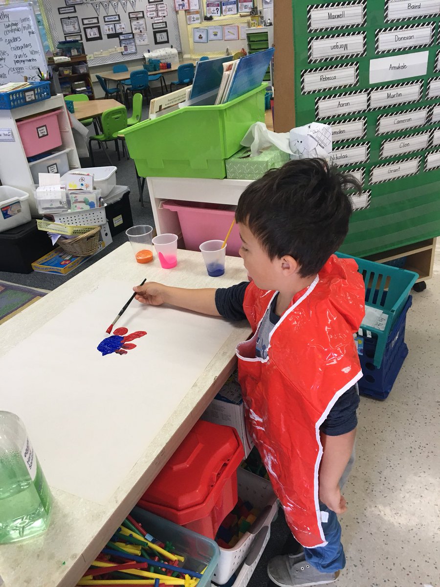 ACatilus's tweet photo. Painting flowers in class for our own Kinder-“garden” https://t.co/iX8ojrzGYg