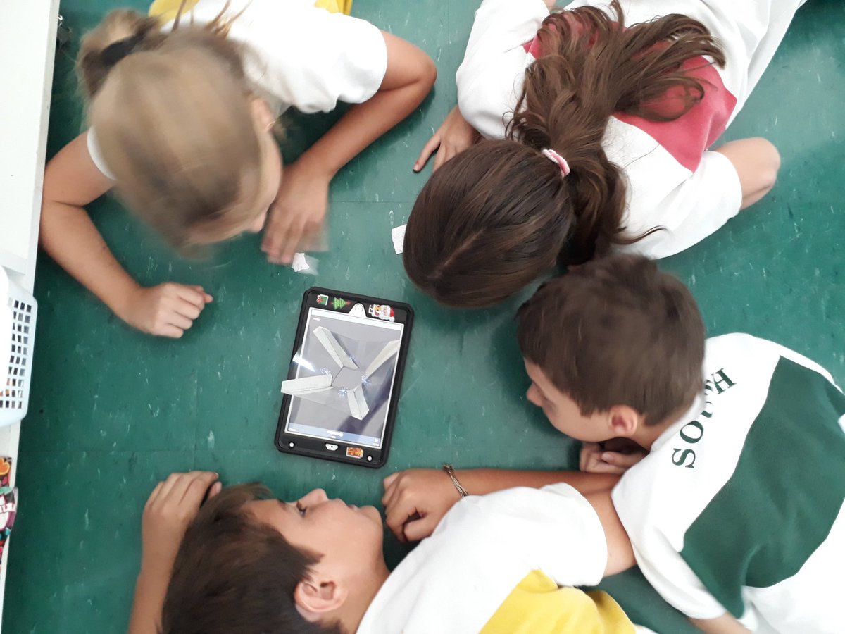 BDSP4C's tweet photo. #Day23 we made a #HologramProjector during our #EdTech project. https://t.co/0AgvPtmKRh