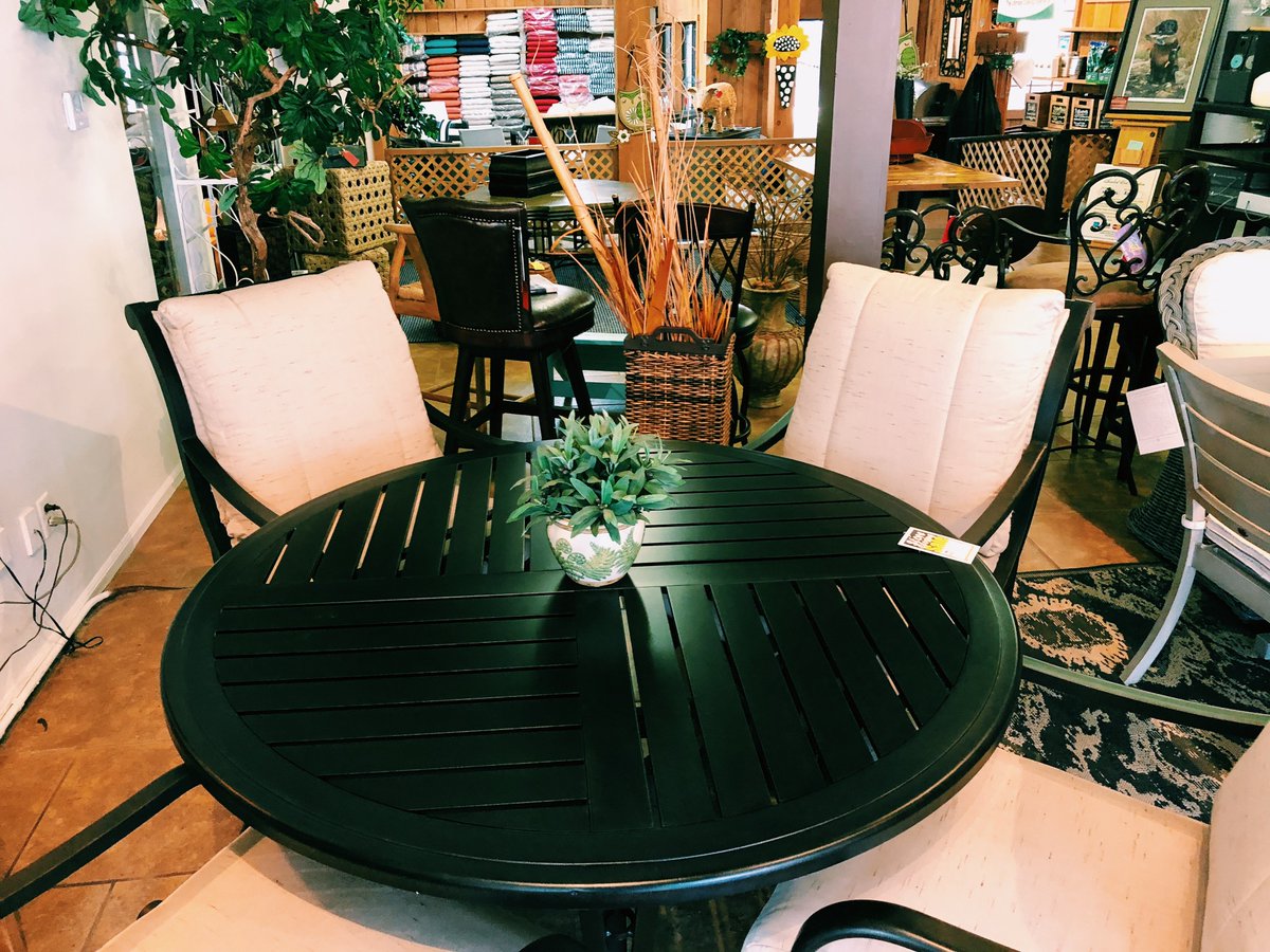 kenrashmemphis's tweet photo. Your weekend plans should include #shopping at our store during our Store Closing Sale! https://t.co/ie0hP92gD2