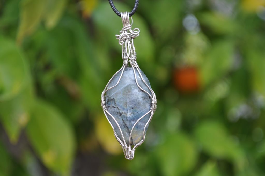 Rawvolutionjwls's tweet image. This Labradorite Pendant can be worn four different ways! Both double bailed and reversible

Helps with confident communication, and speaking ones truth. Protects the wearers aura, and boosts their dimensional awareness.
Dimensions: 3.5 inches x 1.75 inches