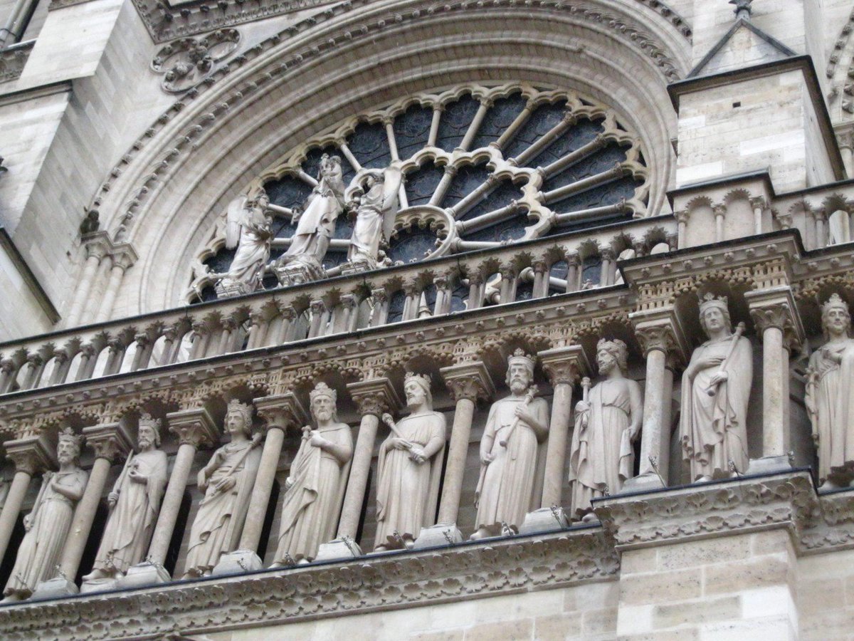 FrenchlyDoesIt's tweet photo. The three figures in front of Notre Dame de Paris' rose window are the Virgin with Child, and two angels. The rose window forms a halo around the Virgin. #frenchfactfriday https://t.co/QPV7XswnAs