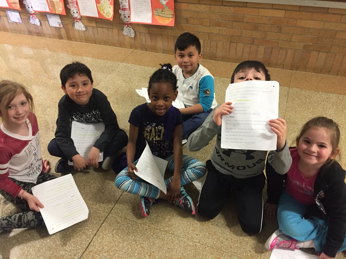 JillianFormosa's tweet photo. First graders practicing fluency and reading with expression! #readerstheatre #readersworkahop https://t.co/RBxlnArskb