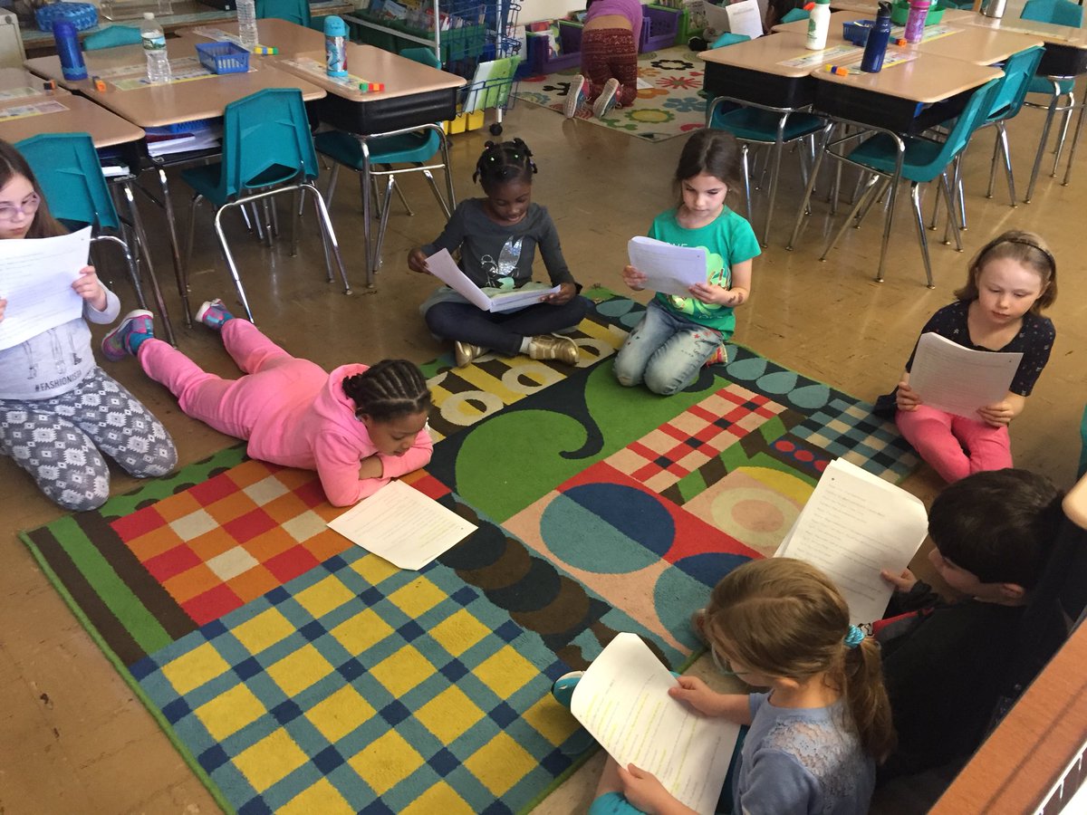 JillianFormosa's tweet photo. First graders practicing fluency and reading with expression! #readerstheatre #readersworkahop https://t.co/RBxlnArskb