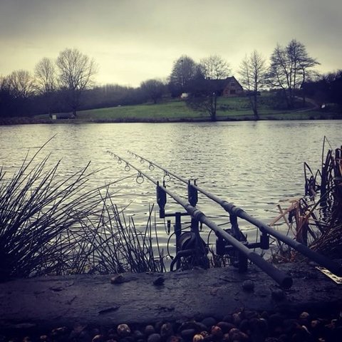 FishingRepublic's tweet photo. Not even rain can keep me away from the bank #LocalKnowledgeNationwide https://t.co/0TIi1MMvaI