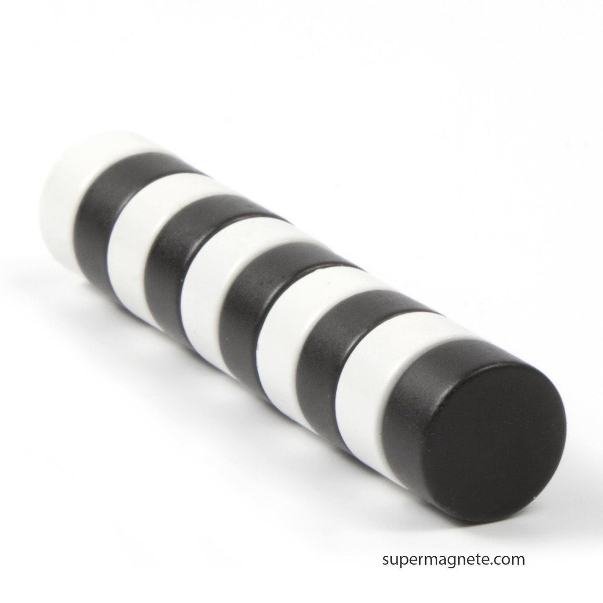 supermagnete's tweet photo. #Black or #white ? It doesn't matter! But when buying #magnets you have the #choice between black & white #epoxycoating for our 10x5mm #neodymium magnets with 2kg #pullingforce / #supermagnete #magnetic #magnet #engineering #engineer #physics #science https://t.co/RkIvTbP8Uw https://t.co/0kcVCJ14hU