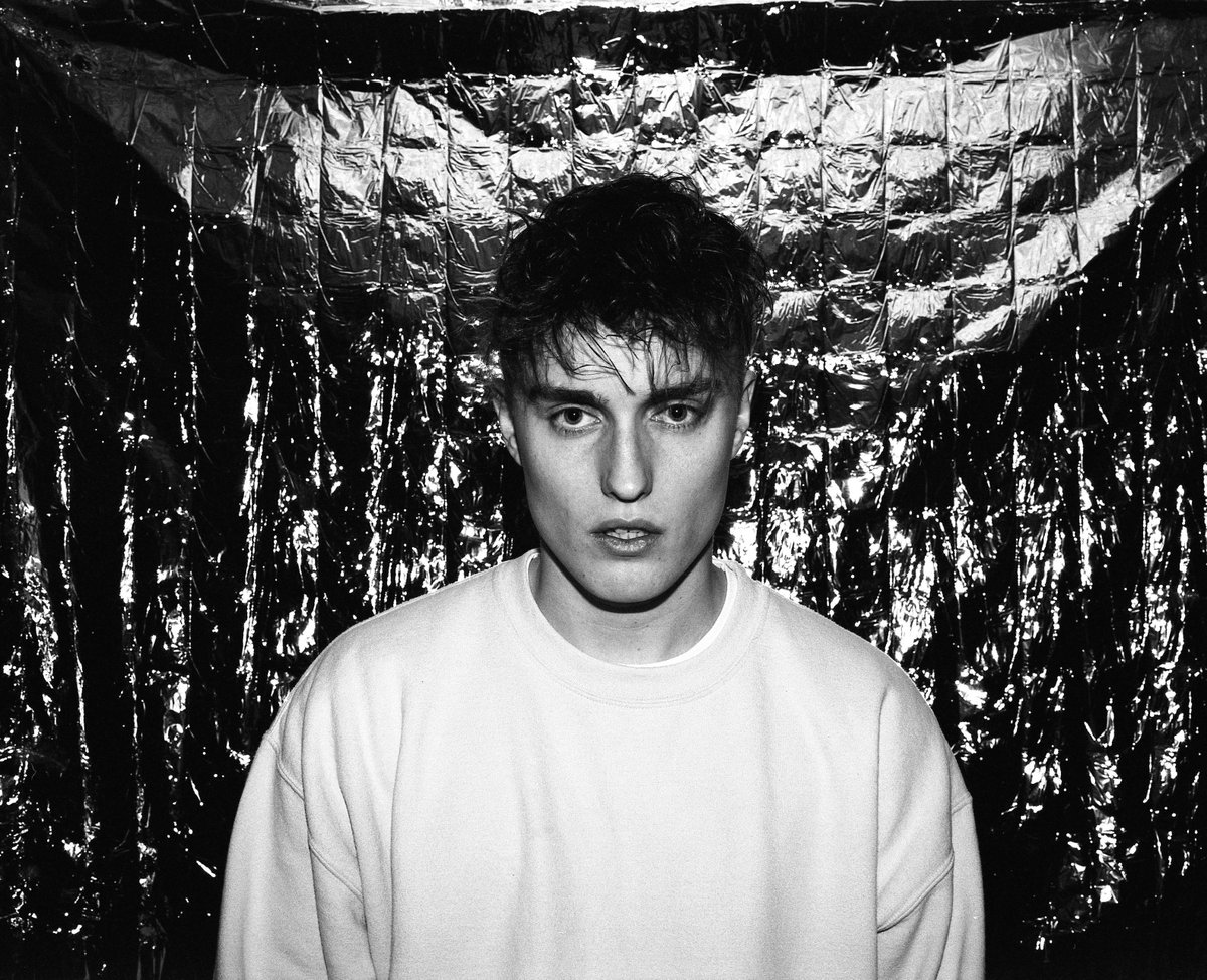 Amazing song. Cool dude 😎 RT @AmazingChart: #NowPlaying today's @AmazingChart #HighestNewEntry: @samfendermusic debuts straight in the chart at #15 with 'Friday Fighting'.

amazingradio.com/chartshow