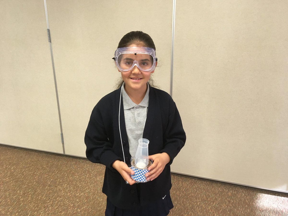RHDANAES's tweet photo. More cool #STEM learning for @RHSmarties @brownrhdana@CastsClass @MrsGeorgia111 Students! #greenscreen #handsonlearning #capoinnovation https://t.co/JzINs0aLL3