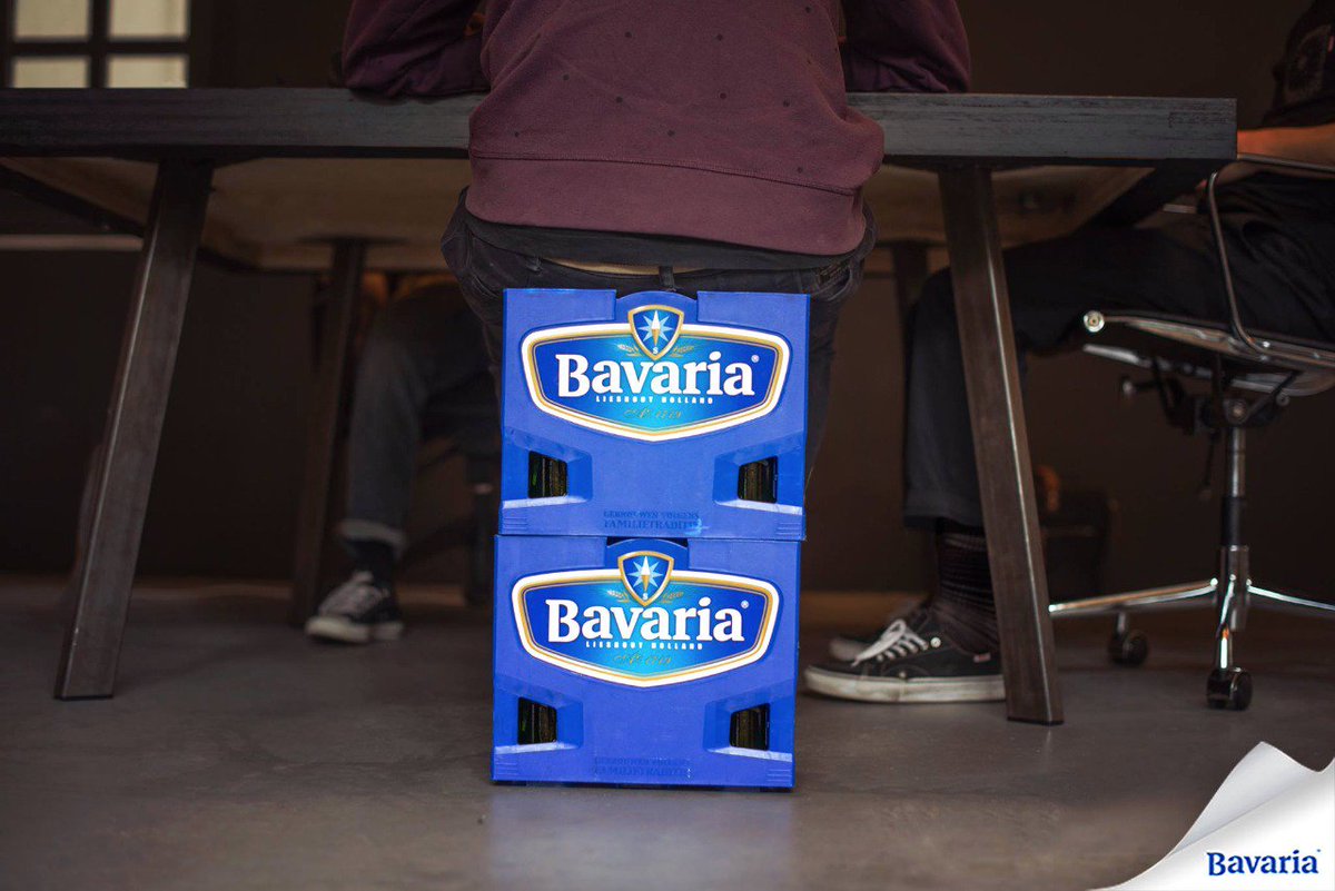 Viernes en la oficina y vos… #HelloParaguay #ItsTheWeekend