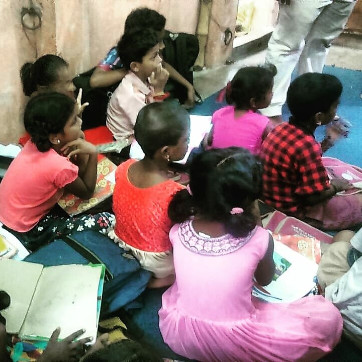 Dental check up - we had a volunteer dentist Dr. Camilla visiting the vyasarpadi project in Chennai to meet the children and give them free dental check up.  

#kidsrok #dental #health #project #nonprofit #education #aid #volunteer #makeadifference #Sweden #India #slumproject