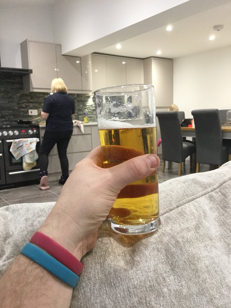 JasonCollen1's tweet image. Friday beer while wife cooks a ruby Murray , can life get any better xx #friday #PerfectTimePerfectBeer