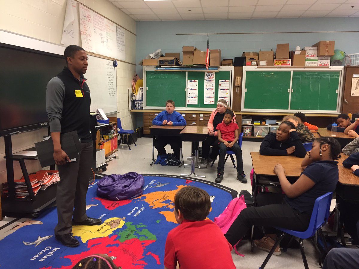 portlandjcps's tweet photo. #Careerday is a day when you can imagine what you could be! A rep from @Bridgestone answers questions about what it's like to be a sales representative. @UofLEngaged @region6jcps @JCPSKY #portlandpride #elevateportland https://t.co/1kM6znUZ2N