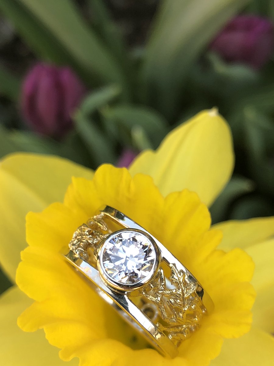 bluegoldsmiths1's tweet photo. take a moment to enjoy beauty in unexpected places. #conflictfree #nontraditional #engagement #withthisring #loveislove #somethingblue #handmadeluxury #ispysomethingblue #hellospring https://t.co/zdkdTbMo2p