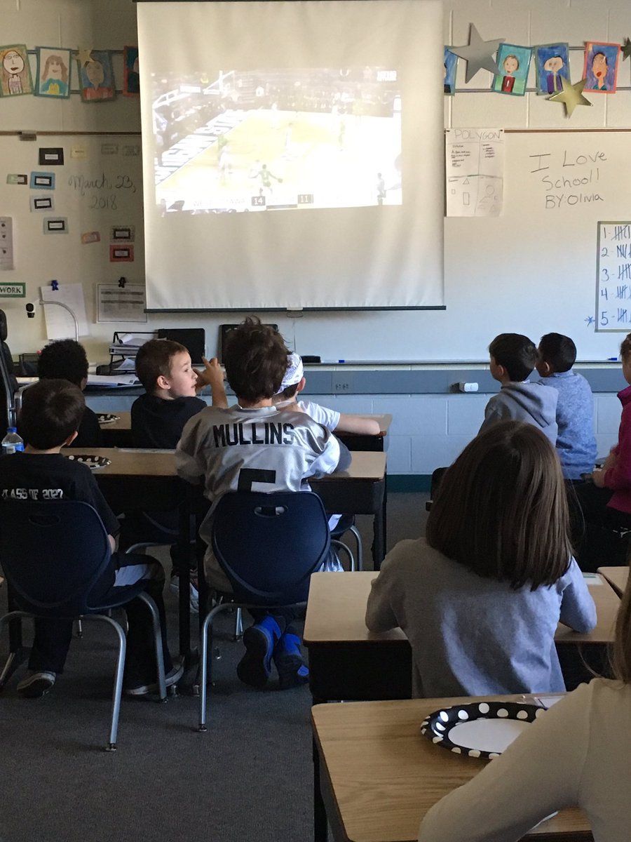 Lakewood third grade fans cheering on our team!
#gowo#makeemsayWO