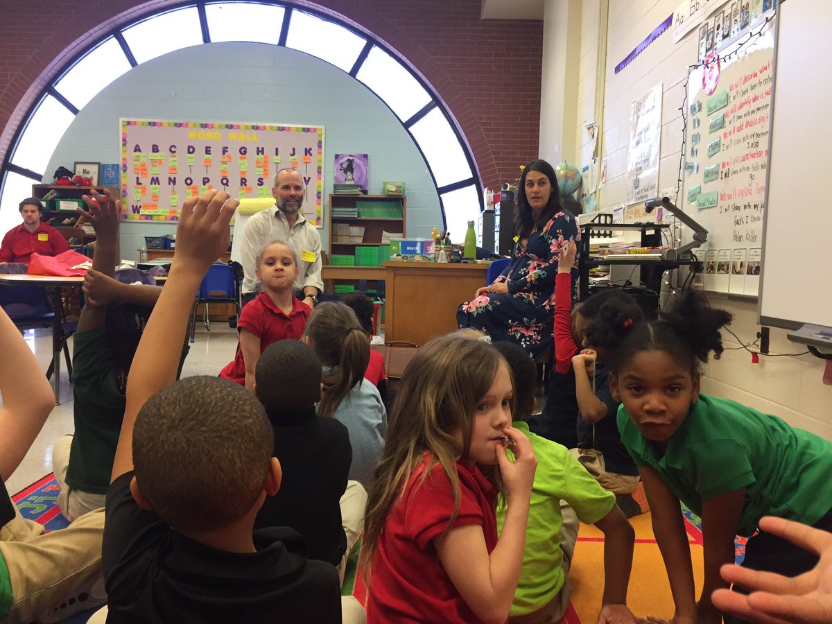 portlandjcps's tweet photo. It's @UofLbiz Career Day at Portland! Ss are exploring careers as architects, police officers, corrections officers, and jobs in the equine industry. @UofLEngaged @LMPD @region6jcps @JCPSKY #portlandpride #elevateportland https://t.co/LOJtTQl3ij