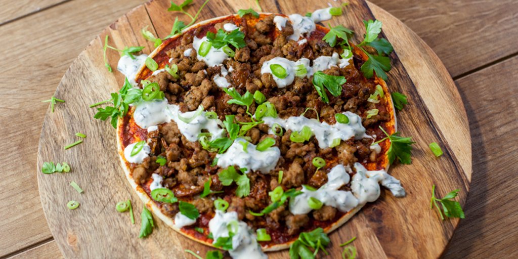 ❗New Recipe Incoming  ❗

This marvellous Moroccan Lamb Flatbread is the ideal #fridayfakeaway inspo 😋 goo.gl/HJvxFE 

At a tiny 309kcal for the whole thing, you don't have to feel guilty either! 

#lodough #diet #lowcalorie #fridayfeeling #foodporn #fakeaway