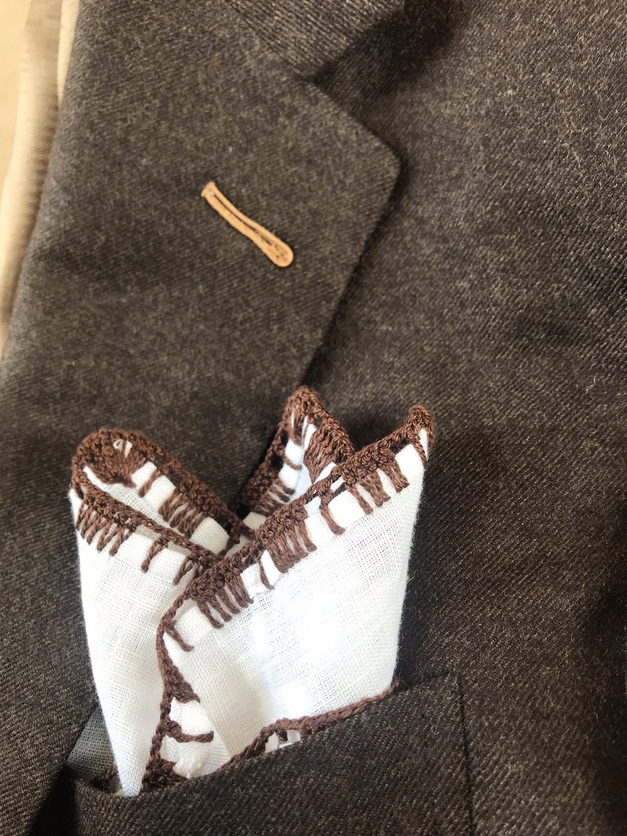 MoyevaBespoke's tweet photo. Handmade buttonhole and pocket square! #moyeva #customsuits #handmadebuttonholes #menswear #Mensfashion #customclothing https://t.co/bhwWelTpbF