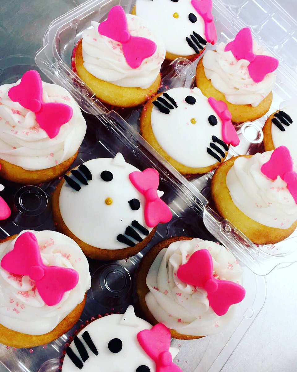 Well Hello...Kitty 😺
#hellokitty #hellokittycupcakes #cupcakes #pink #cutekitty