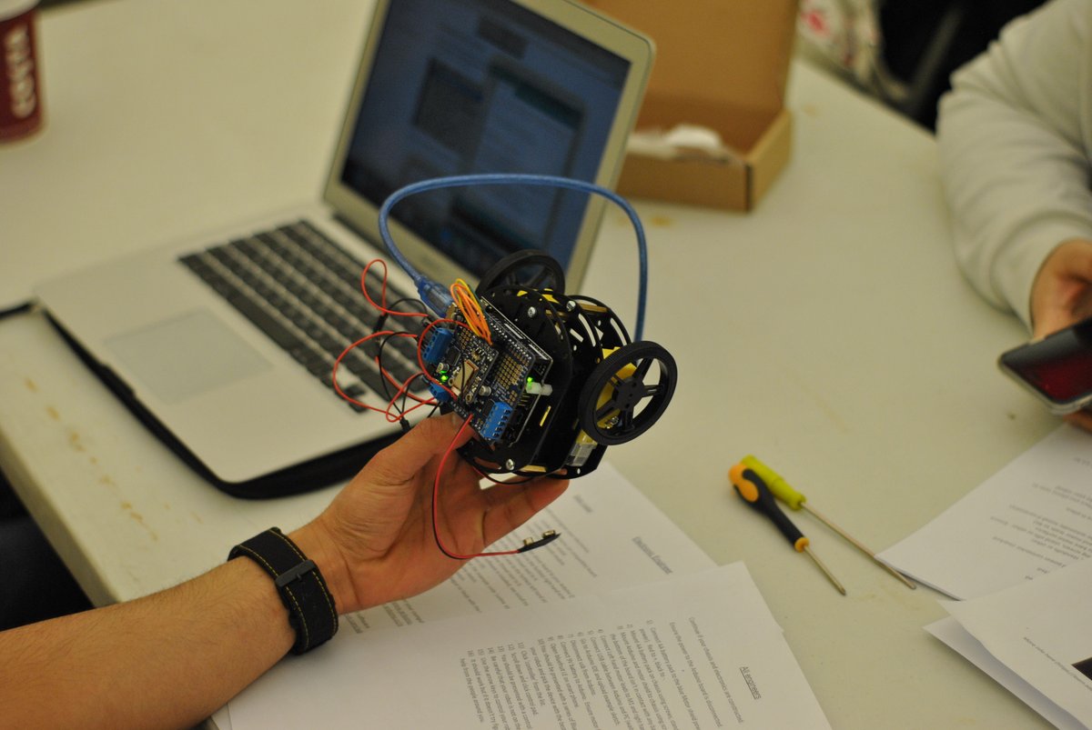hipyliv's tweet image. #RobotsAndCode in full swing @Liverpoollib #Python #Arduino