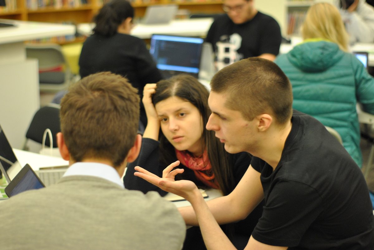 hipyliv's tweet image. #RobotsAndCode in full swing @Liverpoollib #Python #Arduino