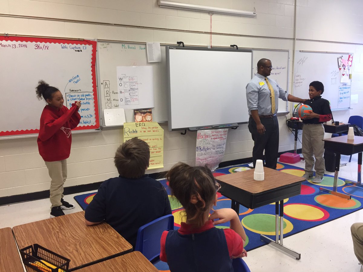 portlandjcps's tweet photo. A local attorney leads students trough a conflict resolution activity to show how he helps people solve their problems. @UofLbiz @UofLEngaged @JCPSKY @region6jcps @HoschPES #careerday #portlandpride #elevateportland https://t.co/oRvSGYvEv5