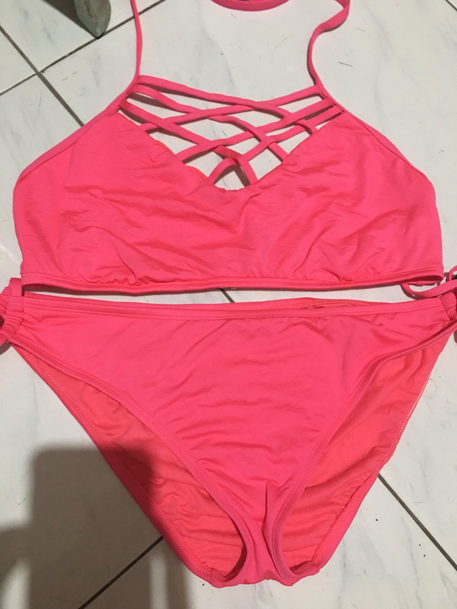 ojakeee's tweet photo. Guys Iโm selling these swimsuits!
Overrun from Mossimo! 150 only paired na sya !
Rt to save a life :( bili na kayo :(
#swimsuits #walangwork #bilinakayo https://t.co/R4r7U3tEQB
