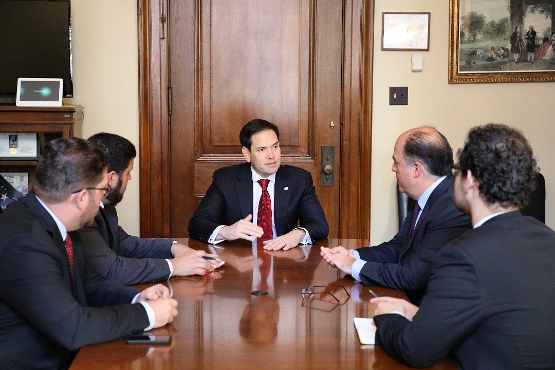 JulioBorges's tweet photo. Nos reunimos con el Senador de Estados Unidos @marcorubio, quien nos expresó su respaldo ante los momentos difíciles que atraviesa Venezuela. ¡Seguiremos denunciando ante el mundo la situación de nuestro país, hasta lograr que se imponga la Constitución! https://t.co/IV4oJqS6Vc