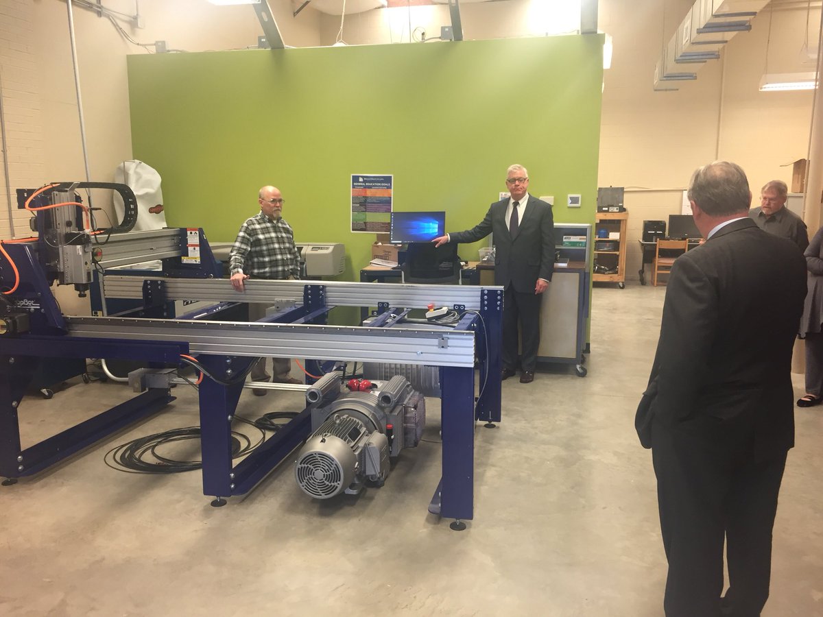 ClifSmart's tweet image. Great to show @PeterKinder around GOCAT @missouristatewp today. His agency @DeltaRegional helped fund renovation of the building.