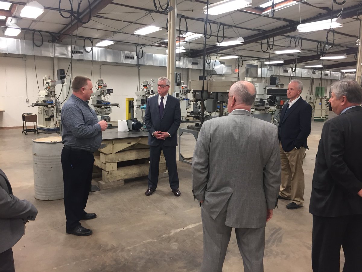ClifSmart's tweet image. Great to show @PeterKinder around GOCAT @missouristatewp today. His agency @DeltaRegional helped fund renovation of the building.