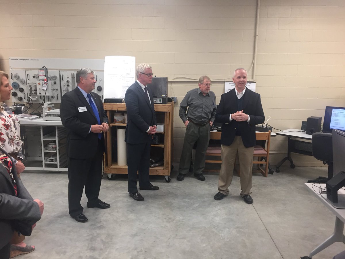 ClifSmart's tweet image. Great to show @PeterKinder around GOCAT @missouristatewp today. His agency @DeltaRegional helped fund renovation of the building.