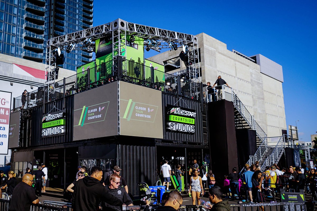 EventMarketer's tweet photo. Check Out This Three-Story Build by @MountainDew for @NBAAllStar Weekend https://t.co/gxBkkr69NY